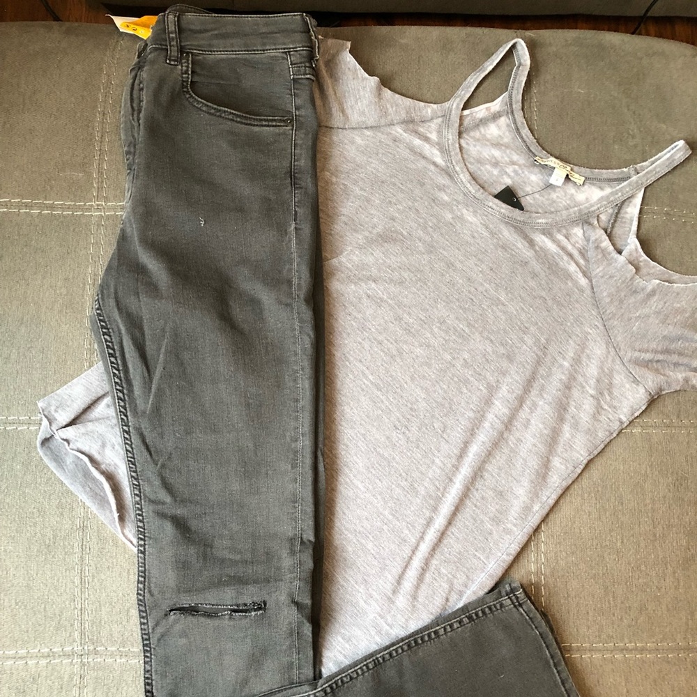 H&M Divided black distressed jeans